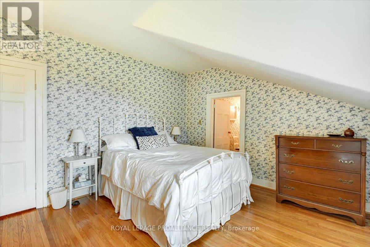 












89 DORSET STREET W

,
Port Hope,




Ontario
L1A1G3

