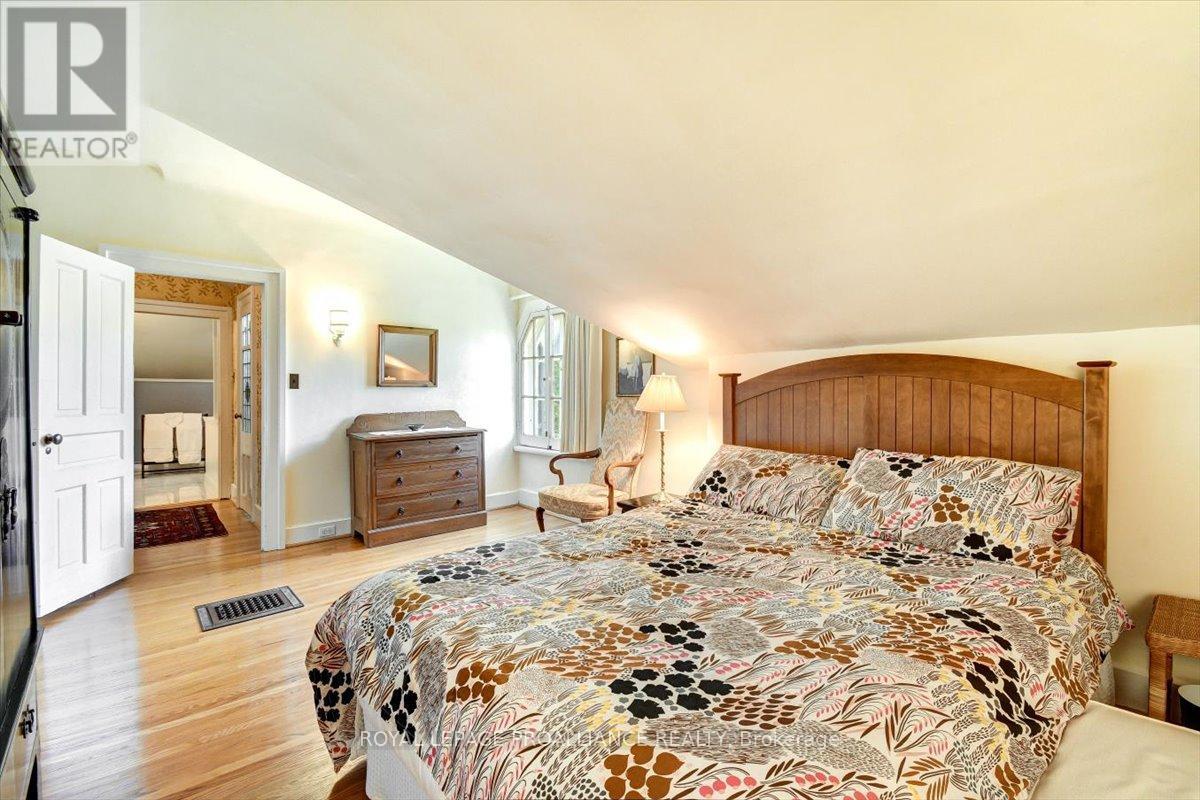 












89 DORSET STREET W

,
Port Hope,




Ontario
L1A1G3

