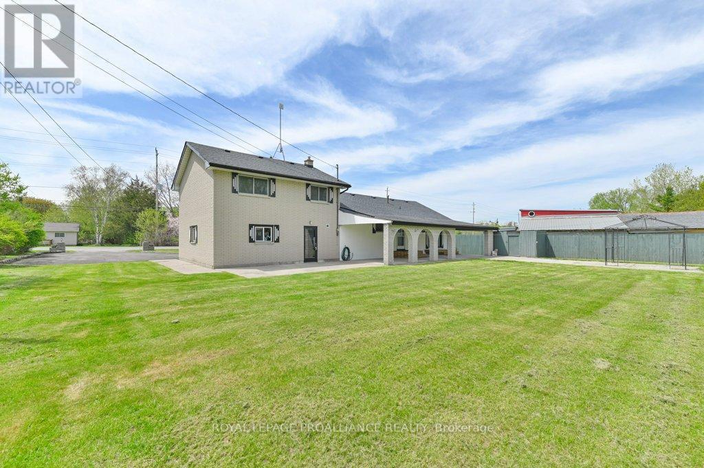 












22227 LOYALIST PARKWAY

,
Quinte West (Murray Ward),




Ontario
K0K1L0

