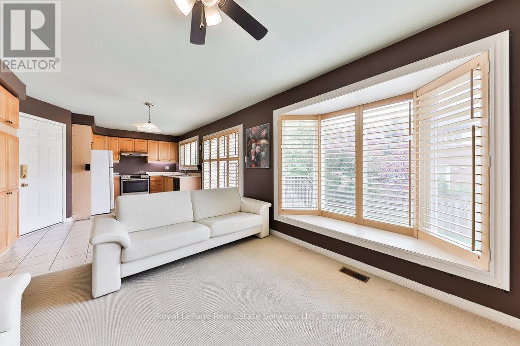 












1332 SAGEWOOD CRESCENT

,
Oakville (WT West Oak Trails),




Ontario
L6M4A4

