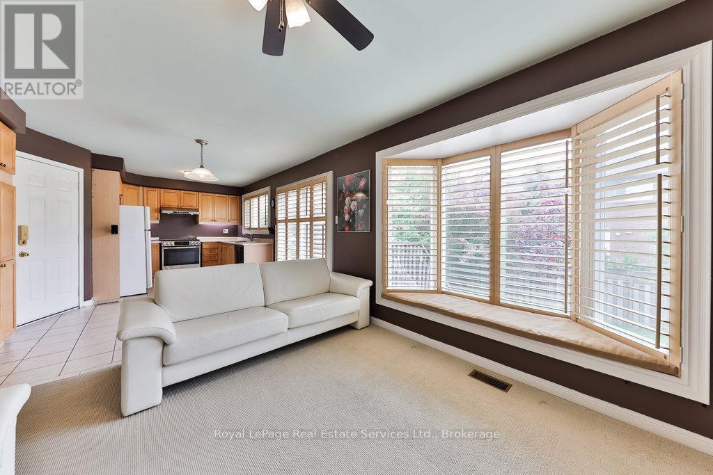 












1332 SAGEWOOD CRESCENT

,
Oakville (WT West Oak Trails),




Ontario
L6M4A4

