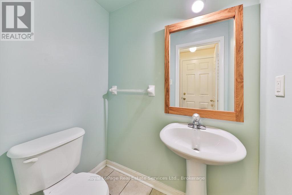 












1332 SAGEWOOD CRESCENT

,
Oakville (WT West Oak Trails),




Ontario
L6M4A4


