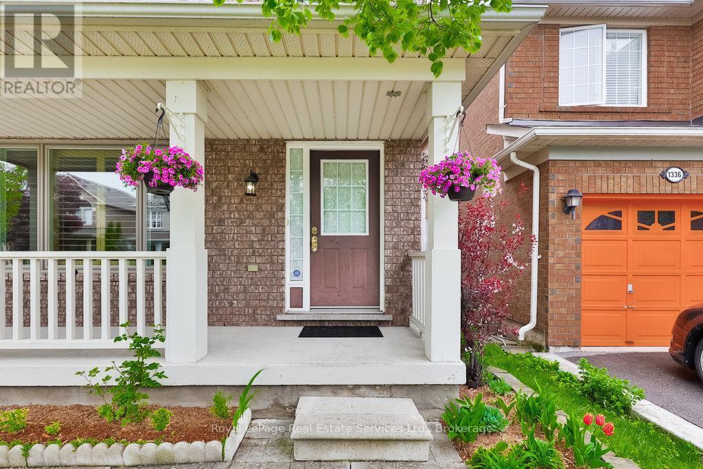 












1332 SAGEWOOD CRESCENT

,
Oakville (WT West Oak Trails),




Ontario
L6M4A4

