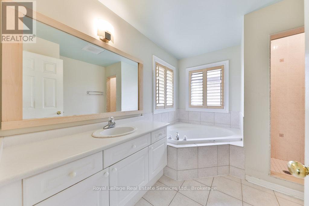 












1332 SAGEWOOD CRESCENT

,
Oakville (WT West Oak Trails),




Ontario
L6M4A4

