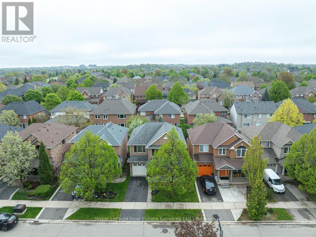 












1332 SAGEWOOD CRESCENT

,
Oakville (WT West Oak Trails),




Ontario
L6M4A4

