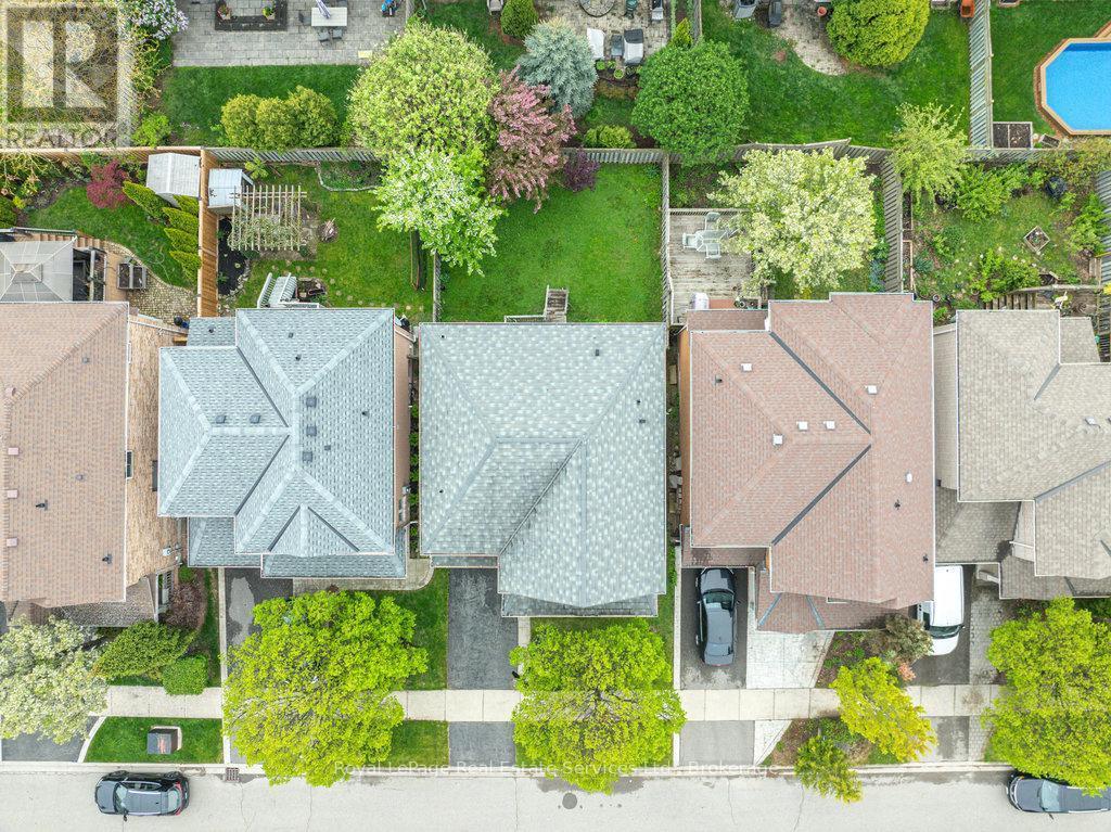 












1332 SAGEWOOD CRESCENT

,
Oakville (WT West Oak Trails),




Ontario
L6M4A4


