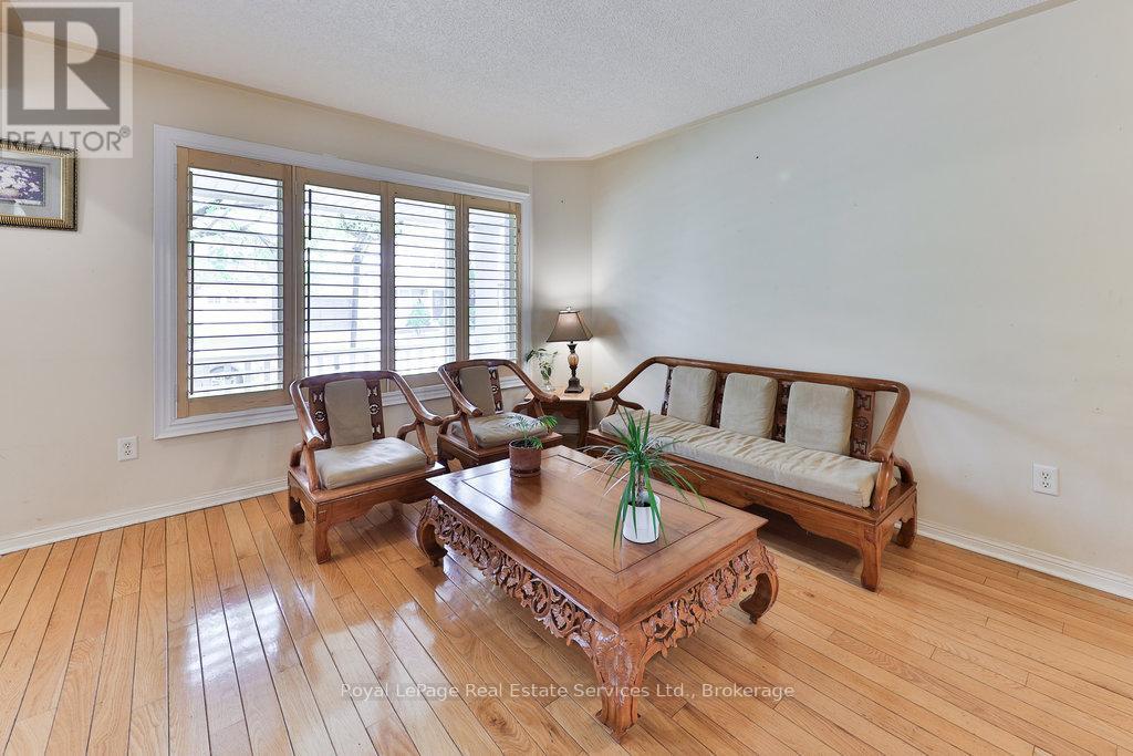 












1332 SAGEWOOD CRESCENT

,
Oakville (WT West Oak Trails),




Ontario
L6M4A4


