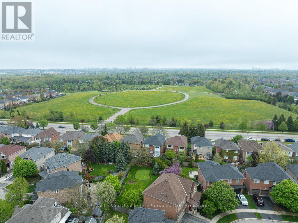 












1332 SAGEWOOD CRESCENT

,
Oakville (WT West Oak Trails),




Ontario
L6M4A4


