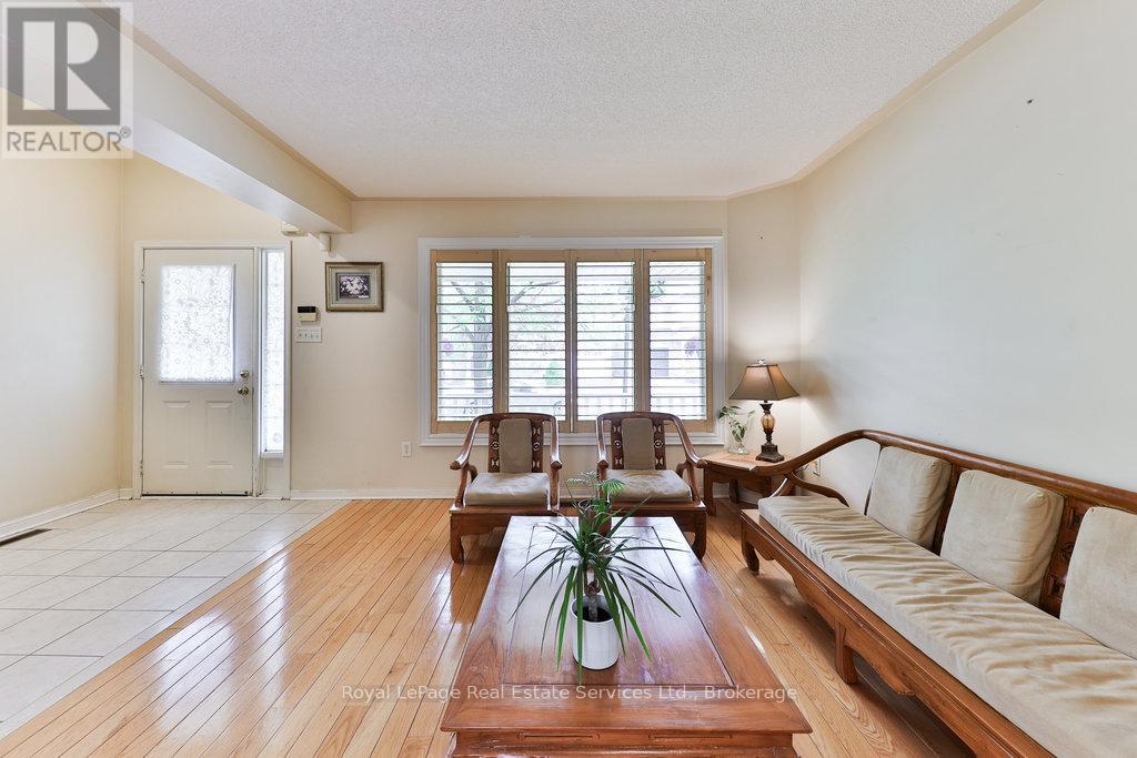 












1332 SAGEWOOD CRESCENT

,
Oakville (WT West Oak Trails),




Ontario
L6M4A4


