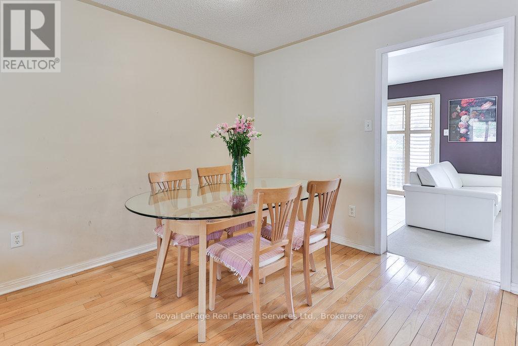 












1332 SAGEWOOD CRESCENT

,
Oakville (WT West Oak Trails),




Ontario
L6M4A4

