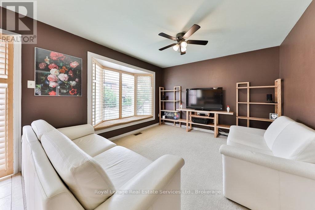 












1332 SAGEWOOD CRESCENT

,
Oakville (WT West Oak Trails),




Ontario
L6M4A4

