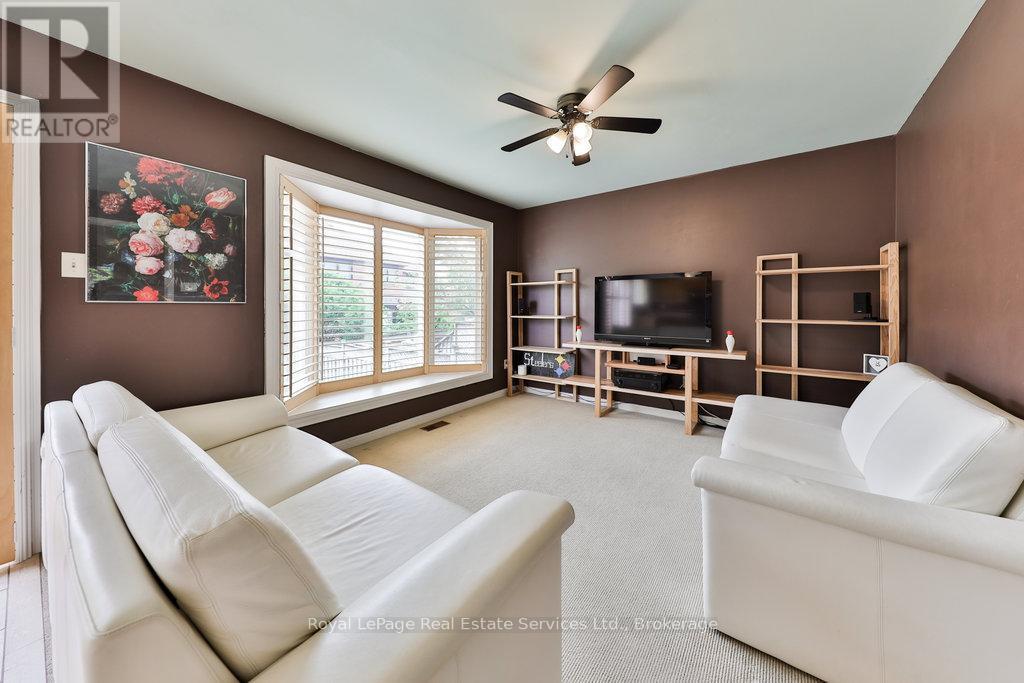 












1332 SAGEWOOD CRESCENT

,
Oakville (WT West Oak Trails),




Ontario
L6M4A4

