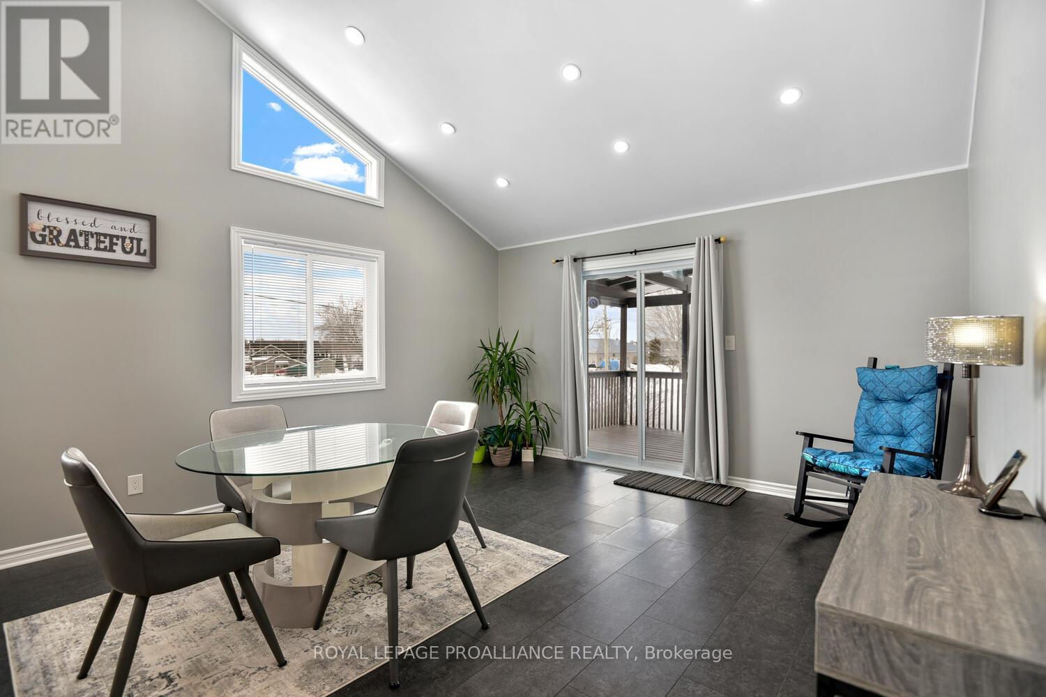 












11 JUDY PLACE

,
Edwardsburgh/Cardinal,




Ontario
K0E1E0

