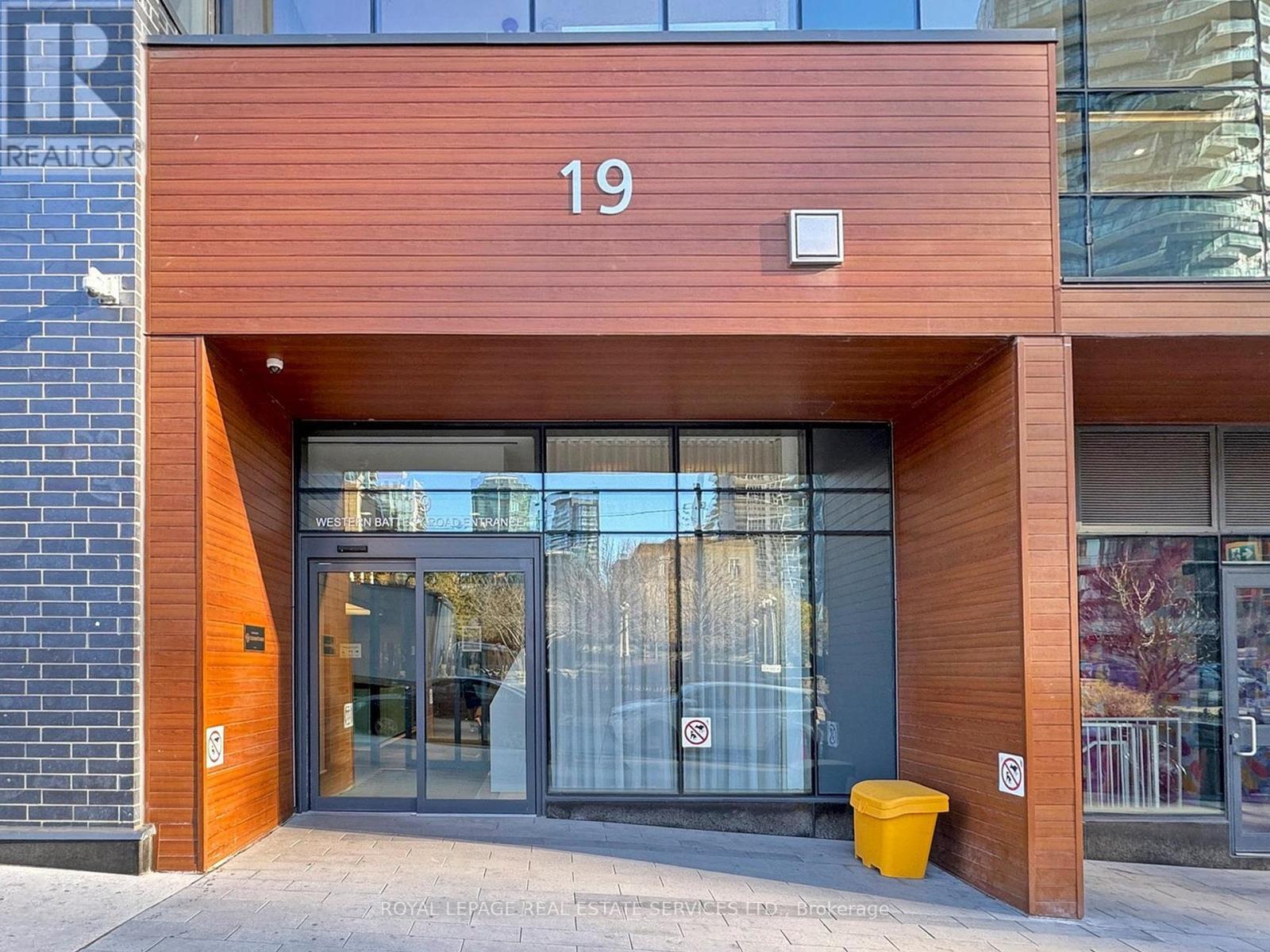 












2219 - 19 WESTERN BATTERY ROAD

,
Toronto,




Ontario
M6K3S4

