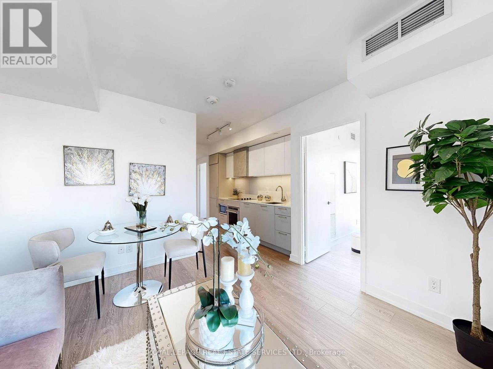 












2219 - 19 WESTERN BATTERY ROAD

,
Toronto,




Ontario
M6K3S4


