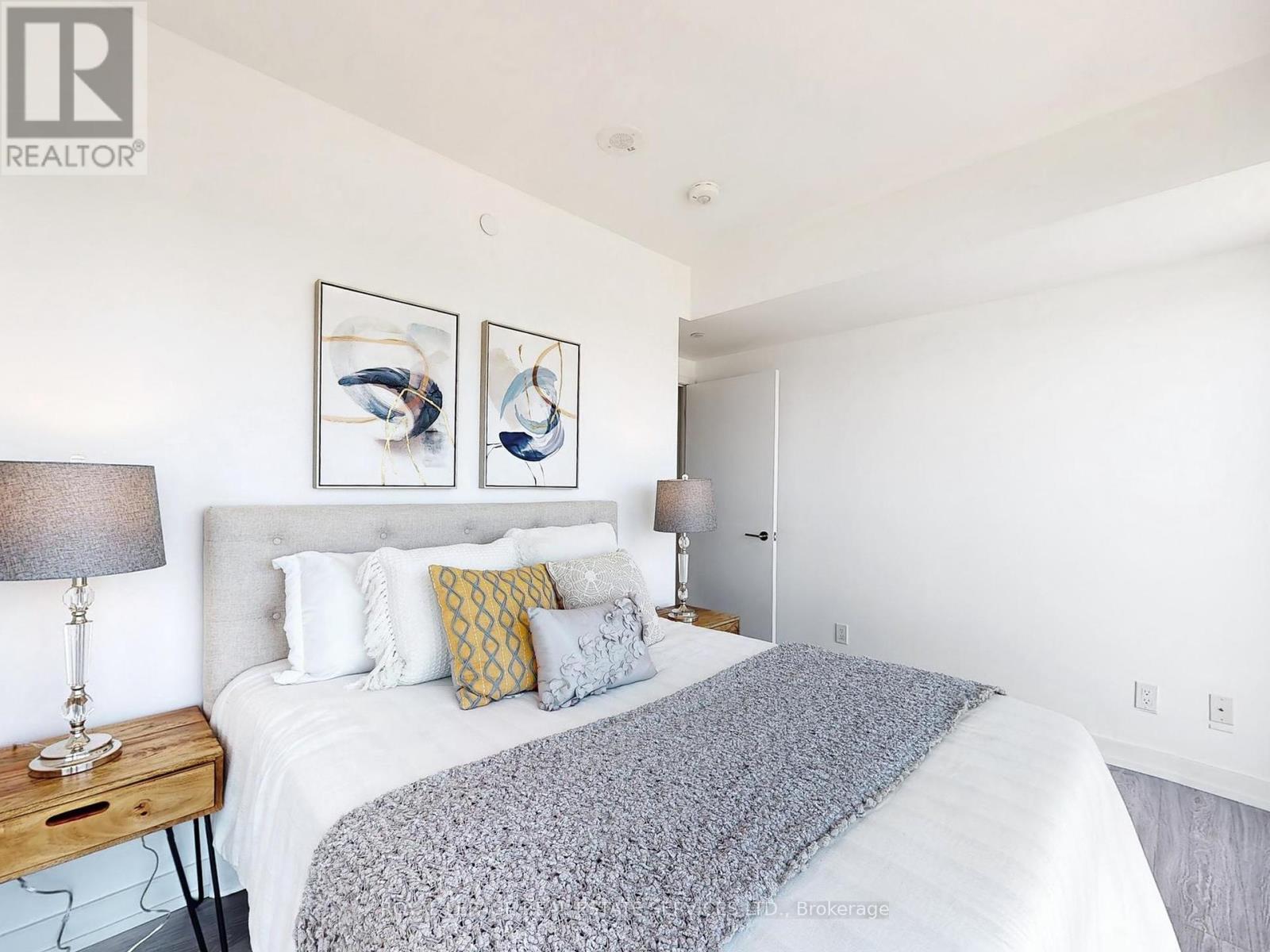 












2219 - 19 WESTERN BATTERY ROAD

,
Toronto,




Ontario
M6K3S4


