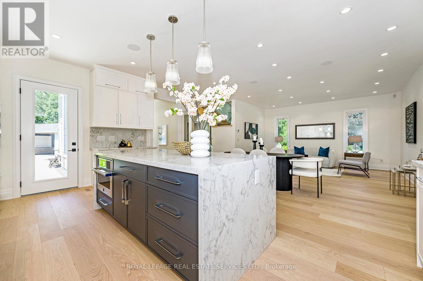 












1618 DOGWOOD TRAIL

,
Mississauga,




Ontario
L5G3A5

