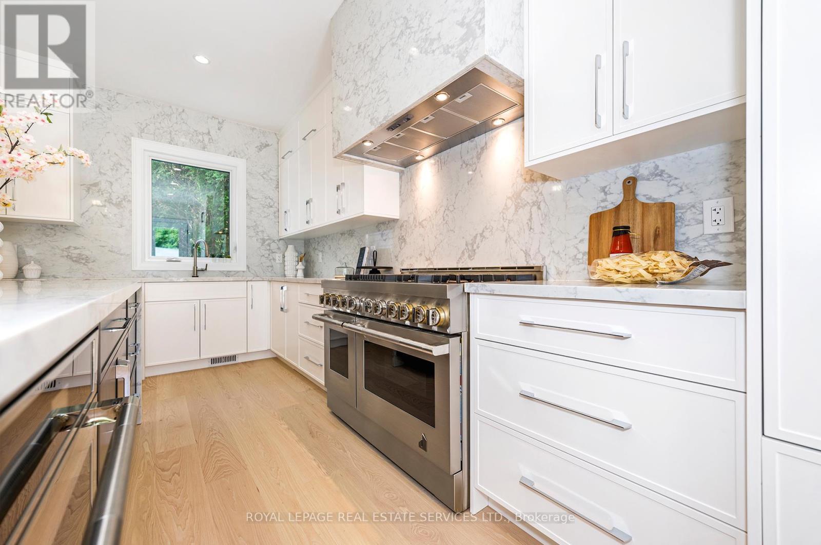 












1618 DOGWOOD TRAIL

,
Mississauga,




Ontario
L5G3A5

