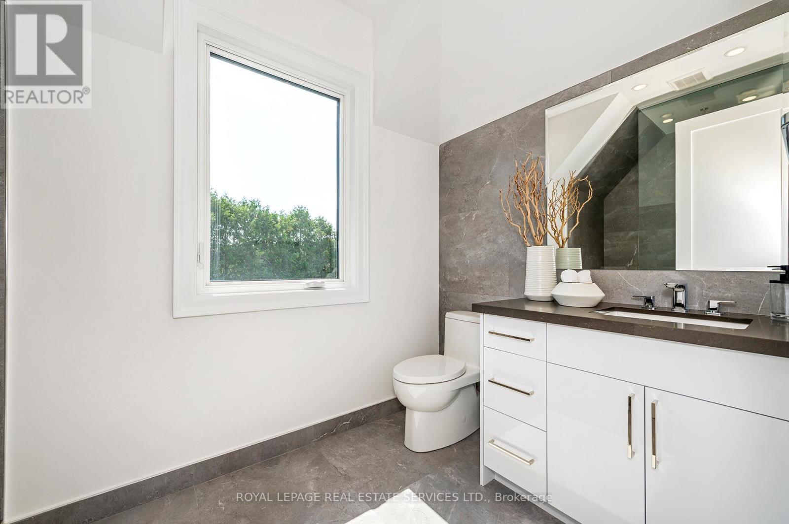 












1618 DOGWOOD TRAIL

,
Mississauga,




Ontario
L5G3A5


