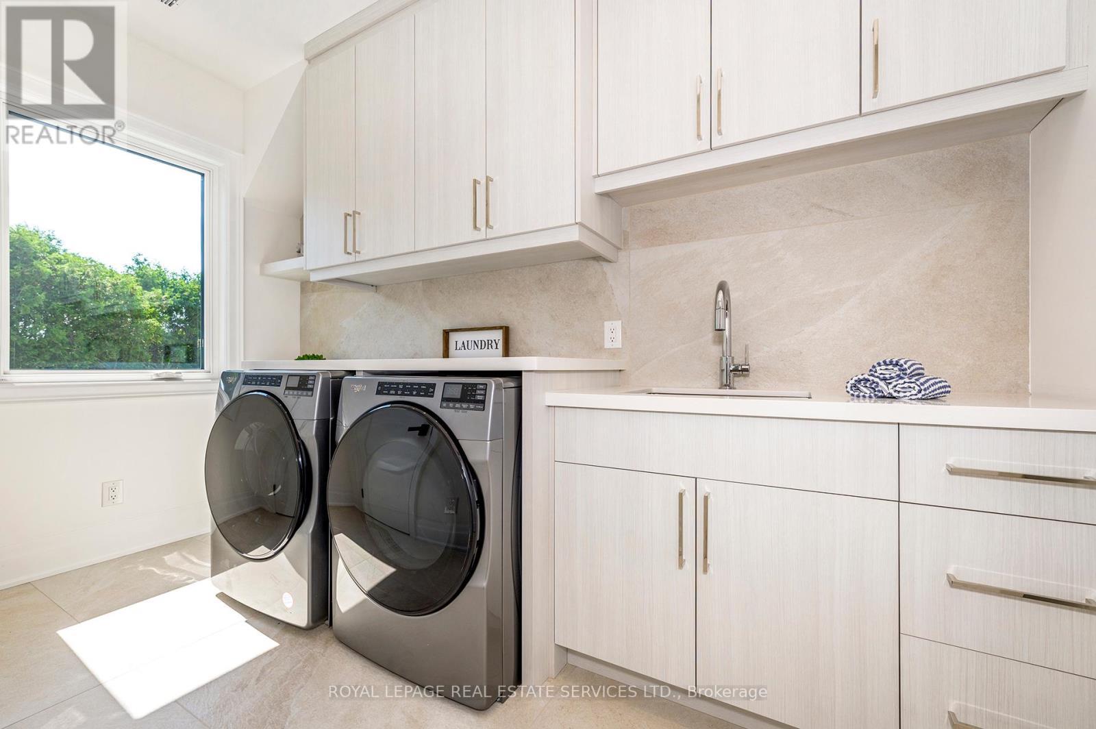 












1618 DOGWOOD TRAIL

,
Mississauga,




Ontario
L5G3A5

