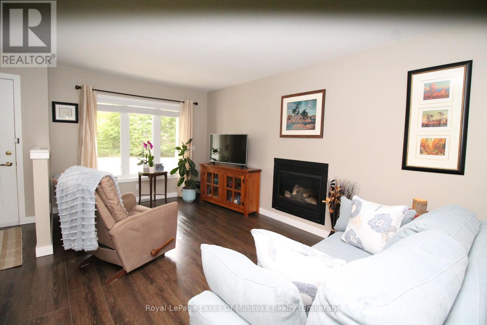 












30 HEDGEWOOD LANE

,
Gravenhurst (Muskoka (S)),




Ontario
P1P1Y8

