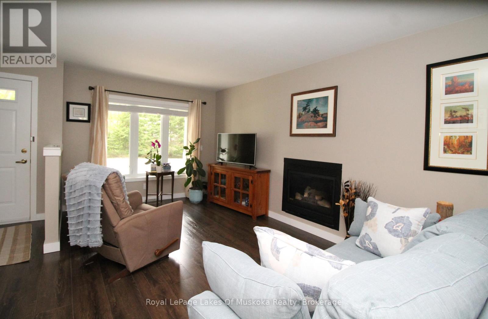












30 HEDGEWOOD LANE

,
Gravenhurst (Muskoka (S)),




Ontario
P1P1Y8

