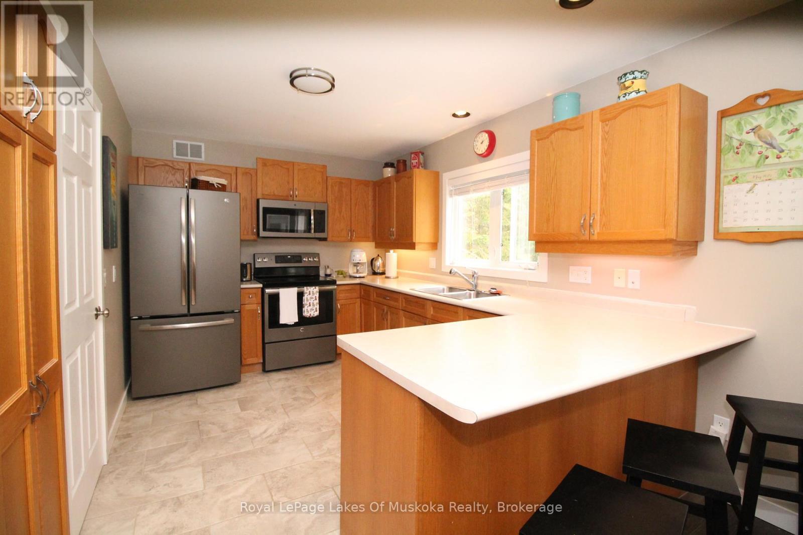 












30 HEDGEWOOD LANE

,
Gravenhurst (Muskoka (S)),




Ontario
P1P1Y8

