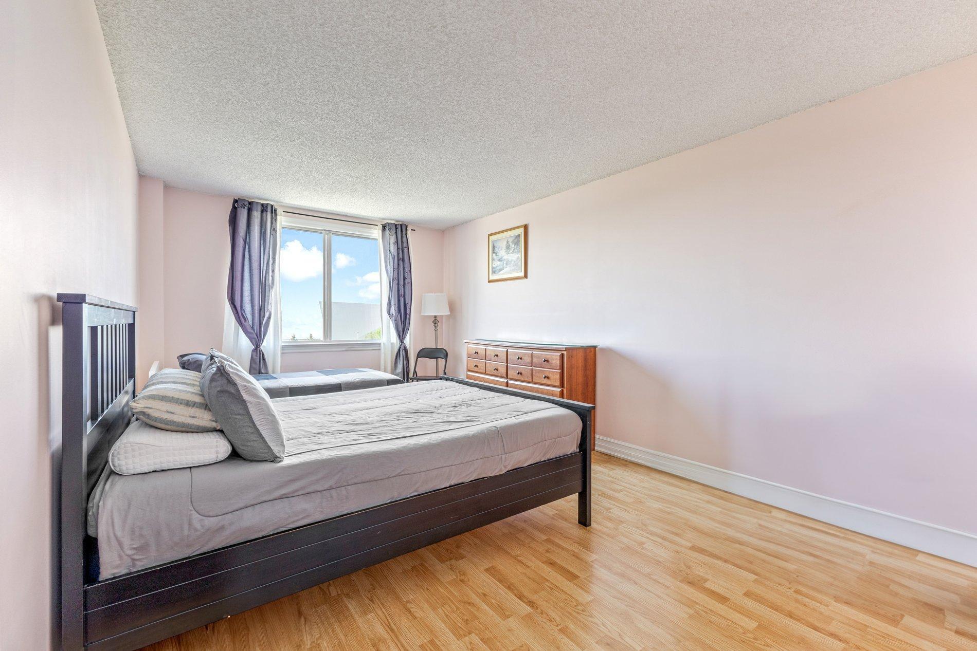 









2250


Boul. Thimens

, 604,
Montréal (Saint-Laurent),




QC
H4R2L3

