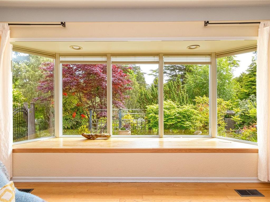 









2195


Ferndale

Rd,
Saanich,




BC
V8N 2Z2

