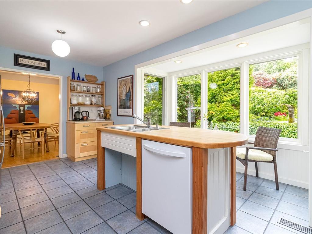 









2195


Ferndale

Rd,
Saanich,




BC
V8N 2Z2

