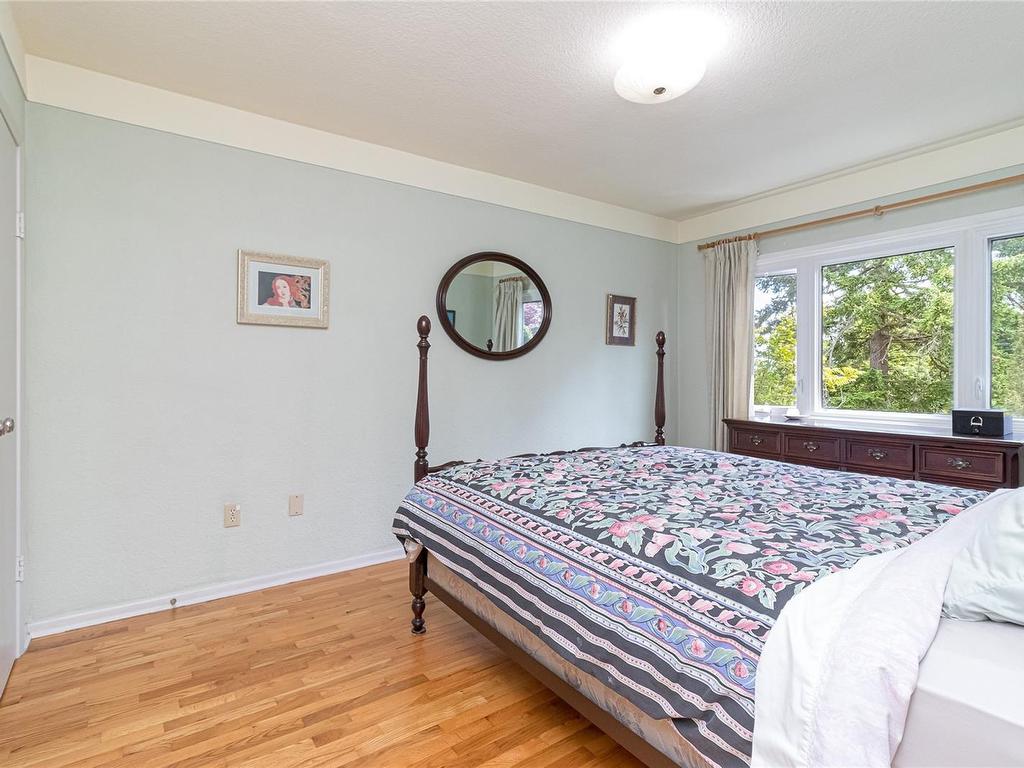 









2195


Ferndale

Rd,
Saanich,




BC
V8N 2Z2

