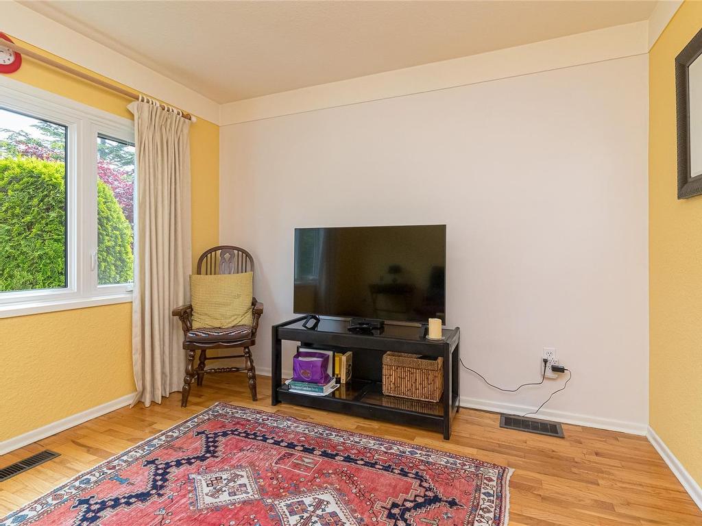 









2195


Ferndale

Rd,
Saanich,




BC
V8N 2Z2

