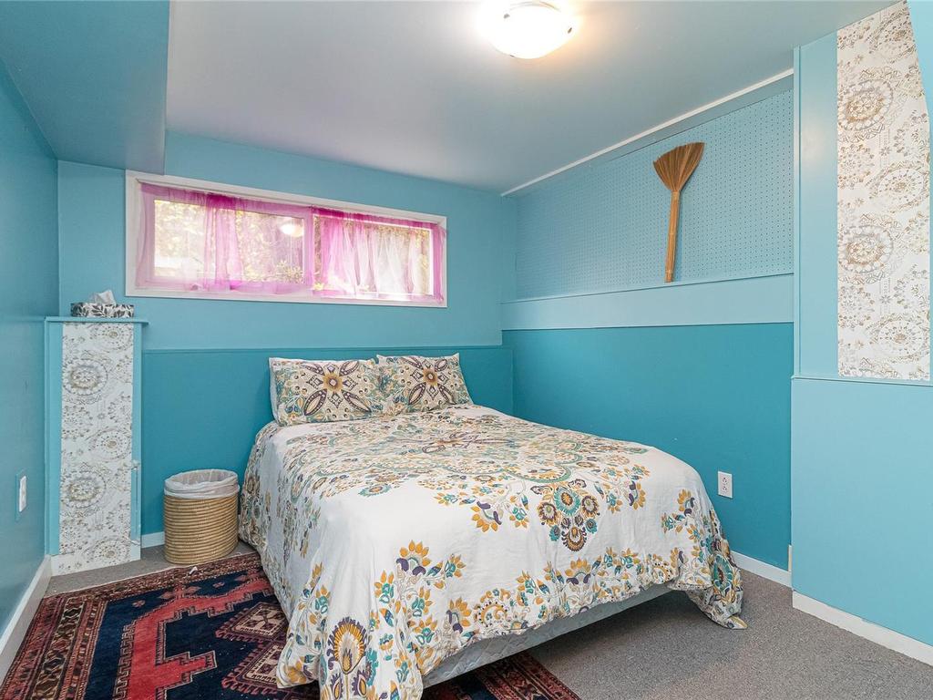 









2195


Ferndale

Rd,
Saanich,




BC
V8N 2Z2

