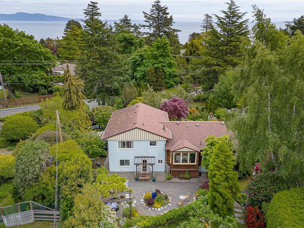 









2195


Ferndale

Rd,
Saanich,




BC
V8N 2Z2

