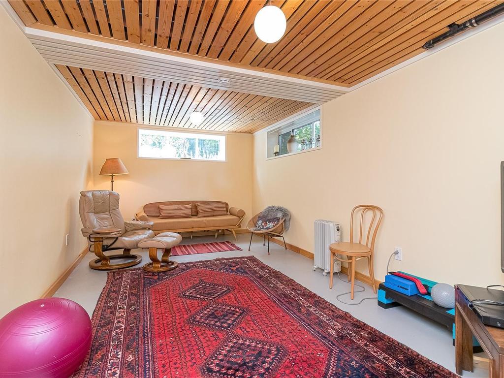 









2195


Ferndale

Rd,
Saanich,




BC
V8N 2Z2


