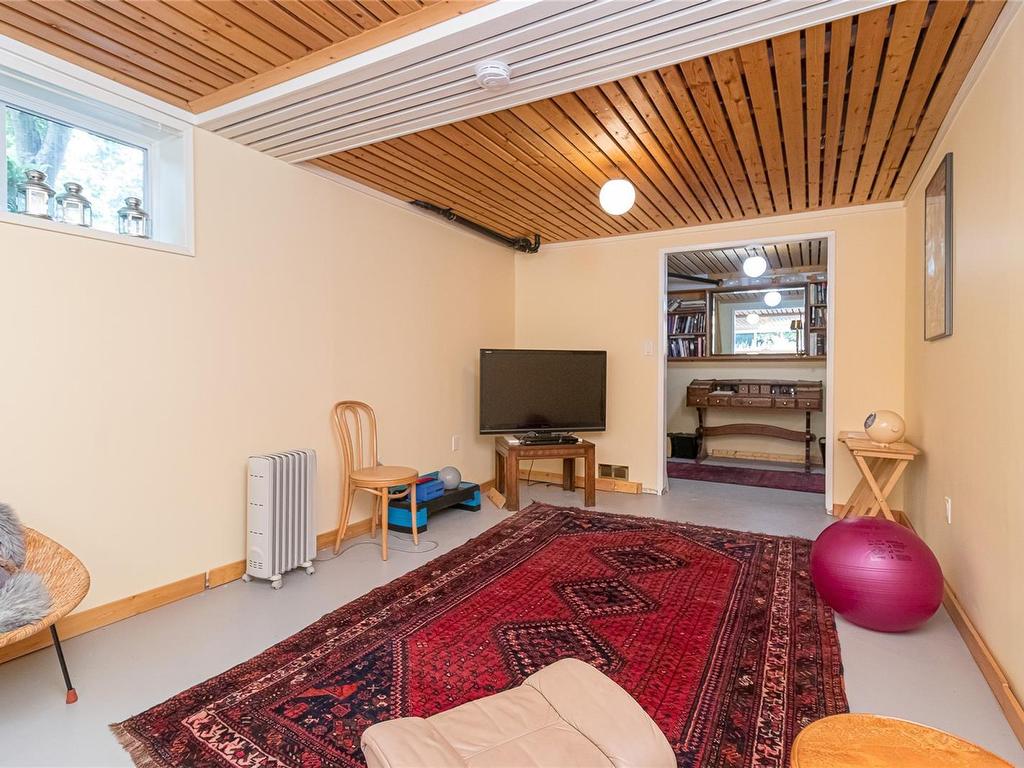 









2195


Ferndale

Rd,
Saanich,




BC
V8N 2Z2

