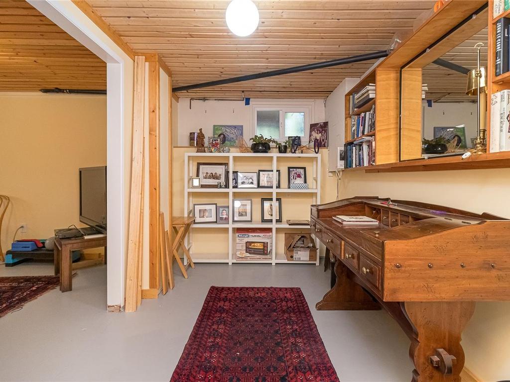 









2195


Ferndale

Rd,
Saanich,




BC
V8N 2Z2

