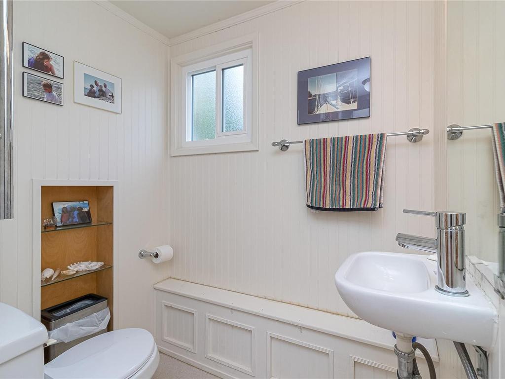 









2195


Ferndale

Rd,
Saanich,




BC
V8N 2Z2

