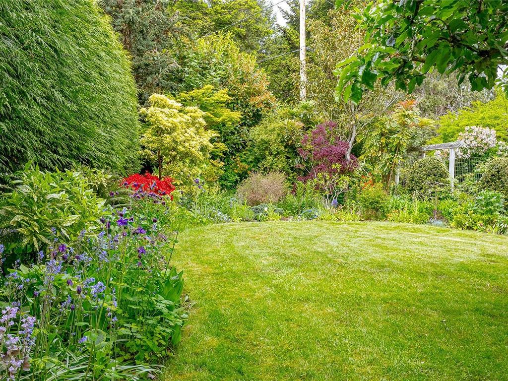 









2195


Ferndale

Rd,
Saanich,




BC
V8N 2Z2

