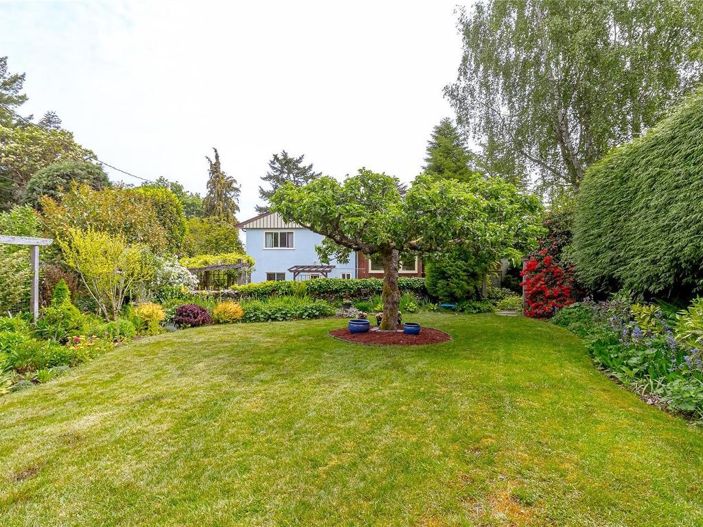 









2195


Ferndale

Rd,
Saanich,




BC
V8N 2Z2

