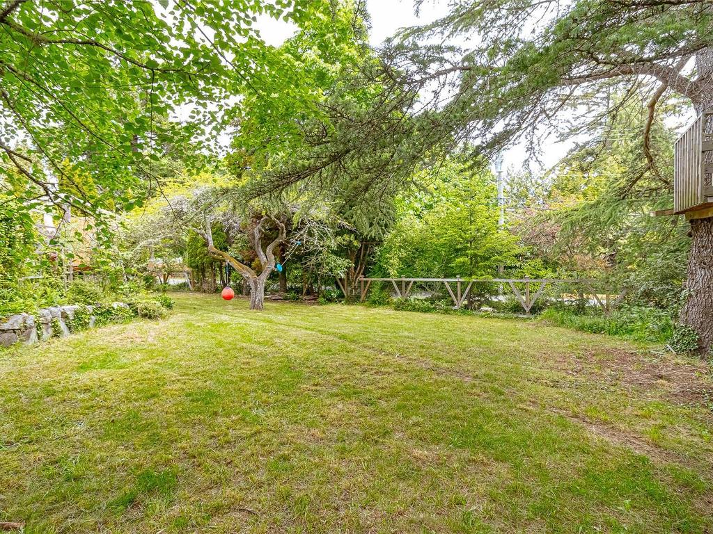 









2195


Ferndale

Rd,
Saanich,




BC
V8N 2Z2

