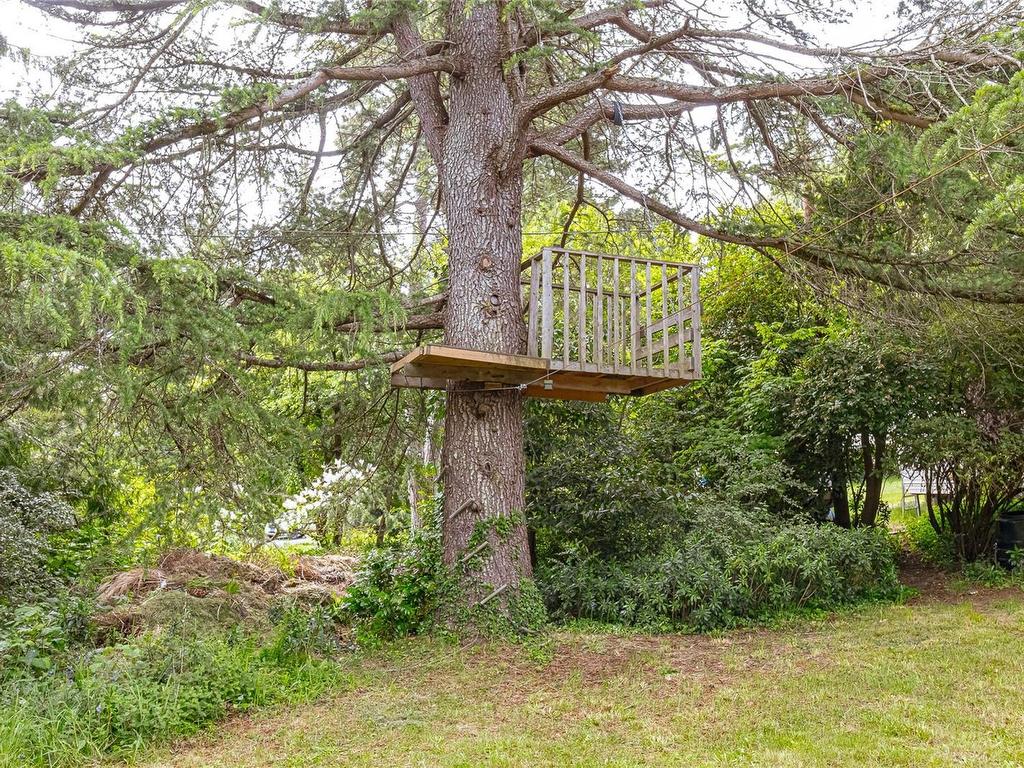 









2195


Ferndale

Rd,
Saanich,




BC
V8N 2Z2

