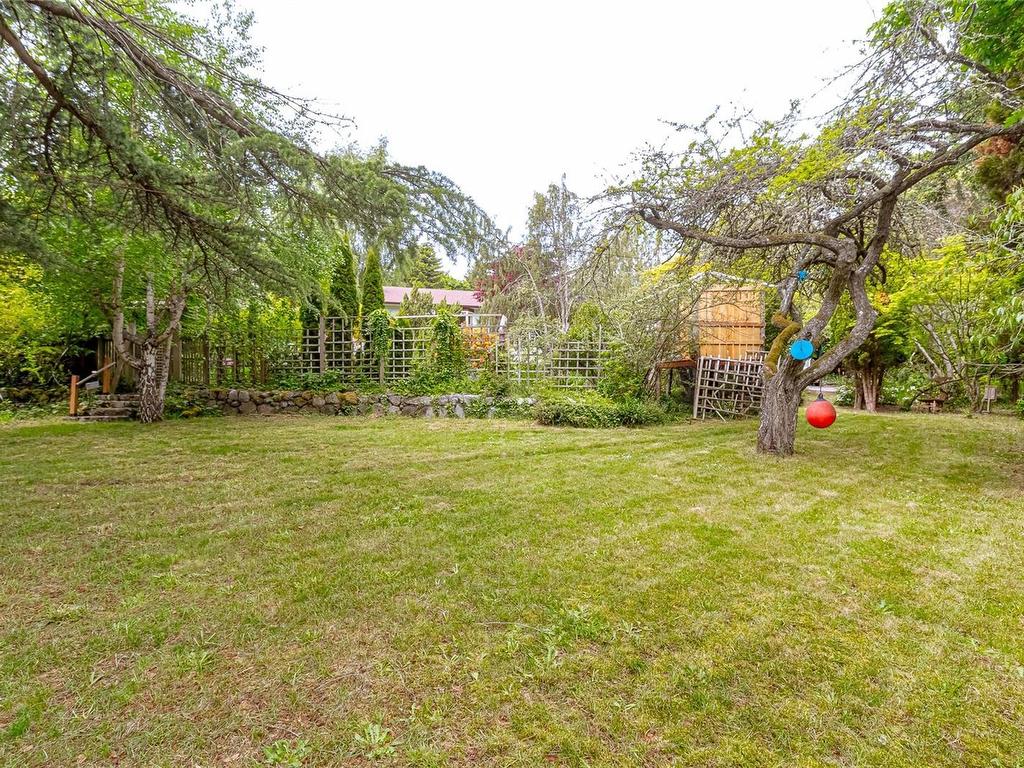 









2195


Ferndale

Rd,
Saanich,




BC
V8N 2Z2

