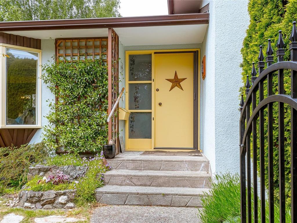 









2195


Ferndale

Rd,
Saanich,




BC
V8N 2Z2

