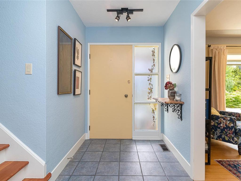 









2195


Ferndale

Rd,
Saanich,




BC
V8N 2Z2

