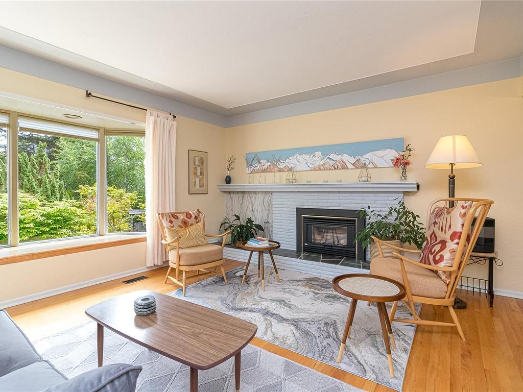 









2195


Ferndale

Rd,
Saanich,




BC
V8N 2Z2

