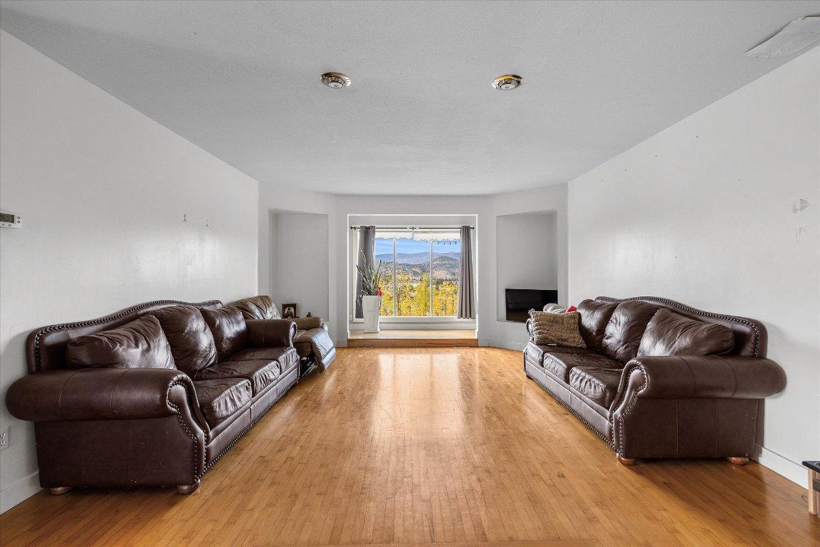 









848


Webster

Road,
Kelowna,







BC
V1P 1C2

