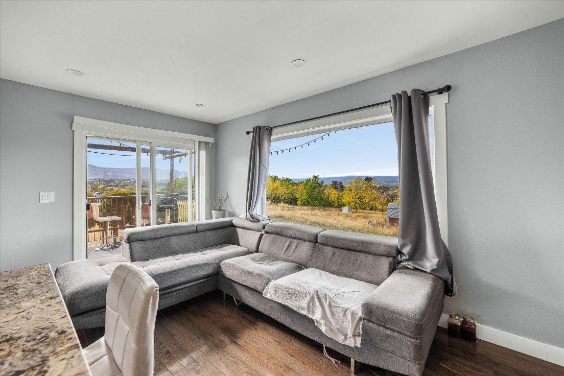 









848


Webster

Road,
Kelowna,




BC
V1P 1C2

