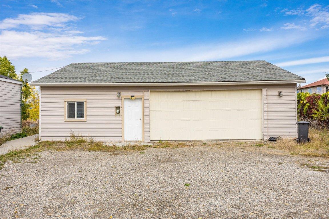 









848


Webster

Road,
Kelowna,




BC
V1P 1C2

