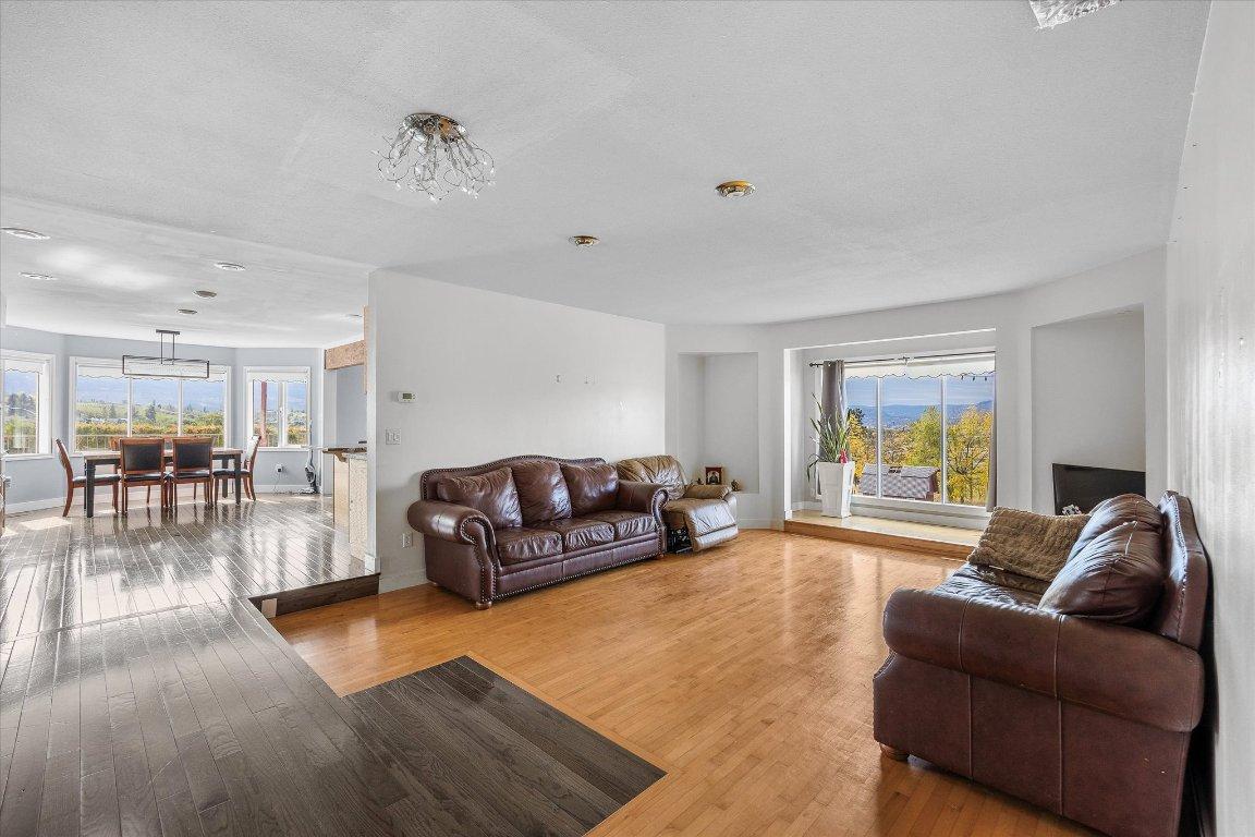 









848


Webster

Road,
Kelowna,




BC
V1P 1C2

